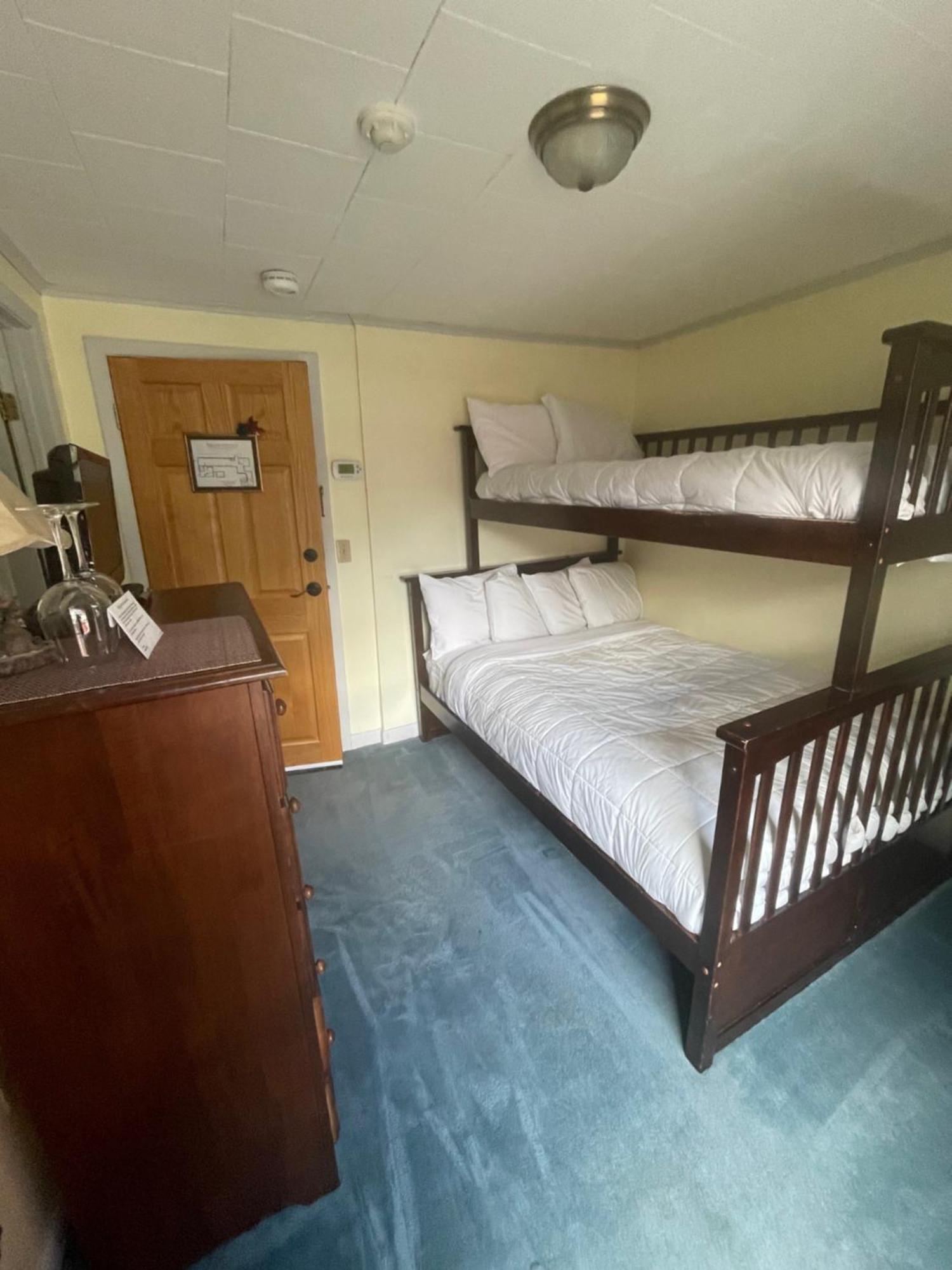 The Vermont Inn Mendon Bagian luar foto