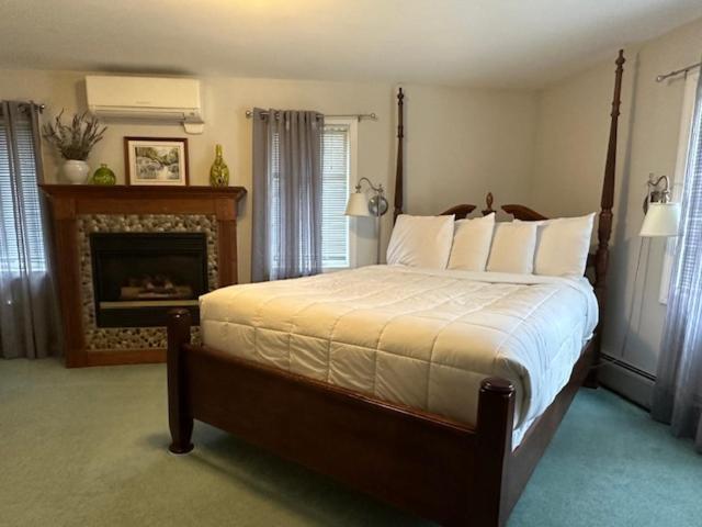 The Vermont Inn Mendon Bagian luar foto