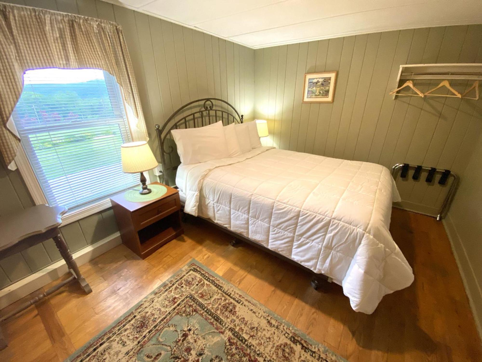 The Vermont Inn Mendon Bagian luar foto