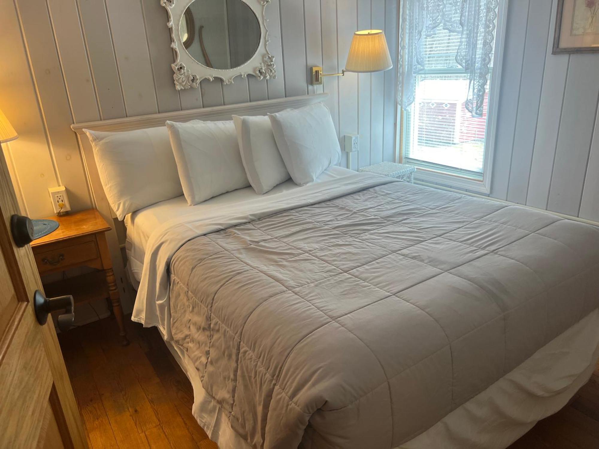 The Vermont Inn Mendon Bagian luar foto