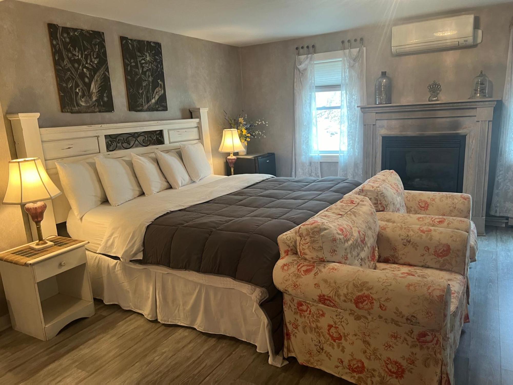 The Vermont Inn Mendon Bagian luar foto