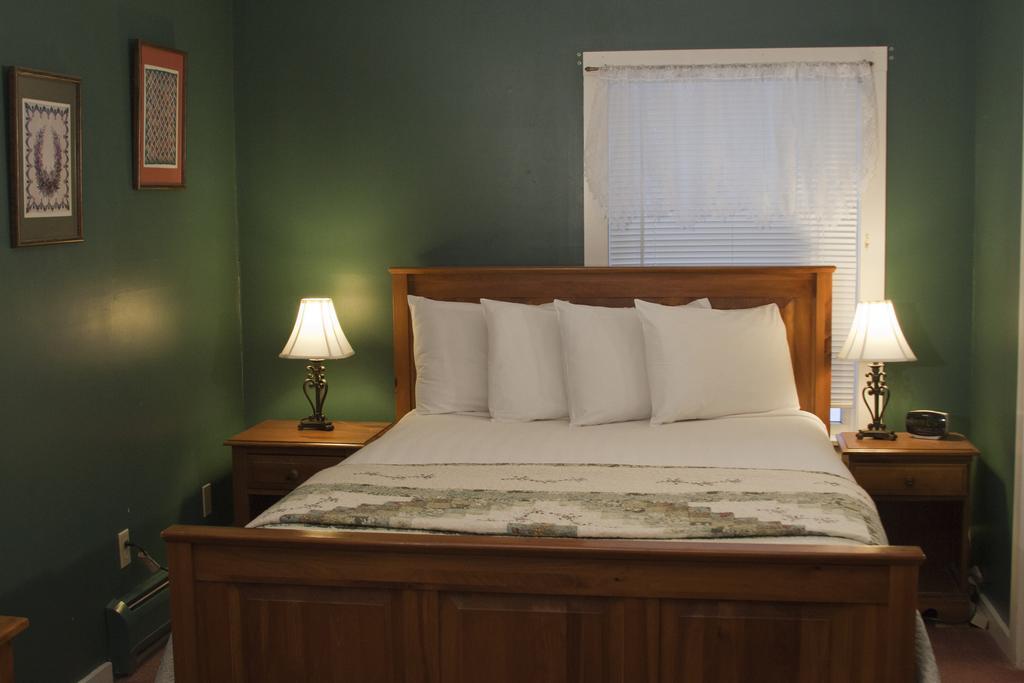 The Vermont Inn Mendon Bagian luar foto
