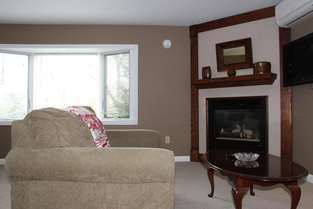 The Vermont Inn Mendon Bagian luar foto