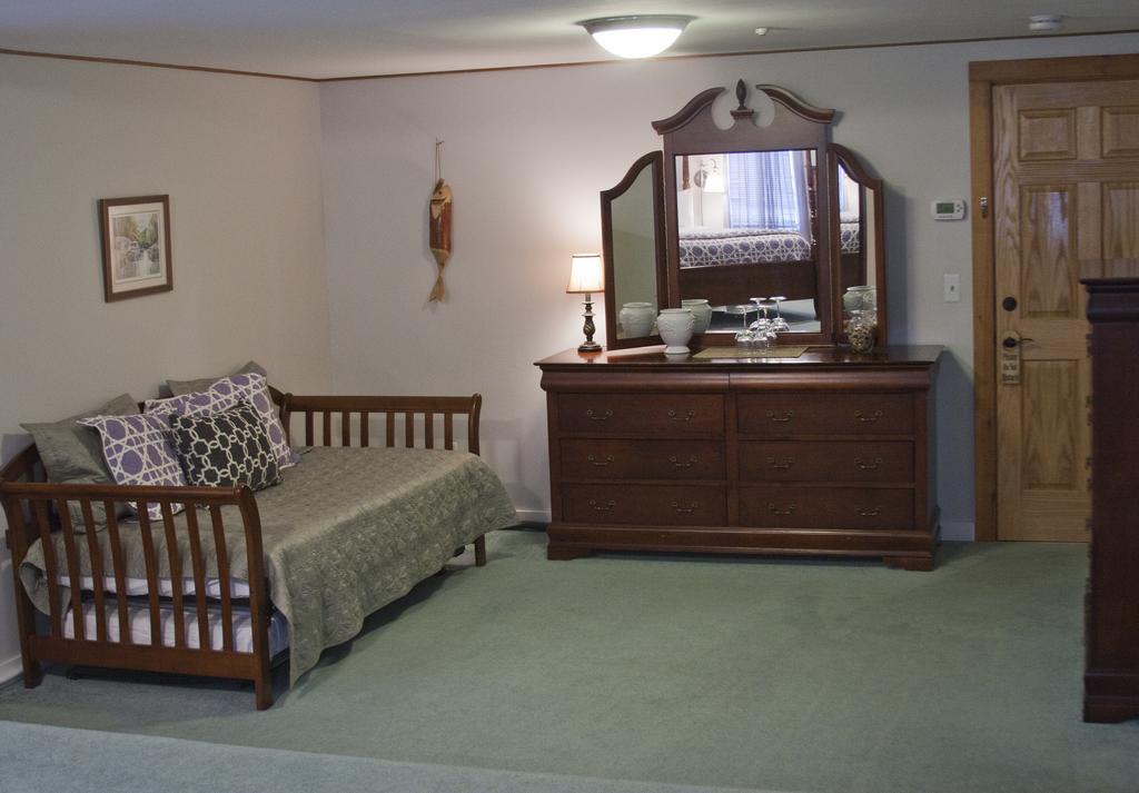 The Vermont Inn Mendon Bagian luar foto