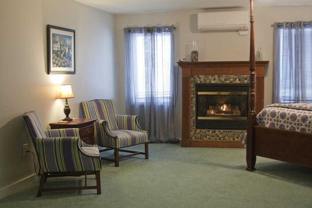 The Vermont Inn Mendon Bagian luar foto