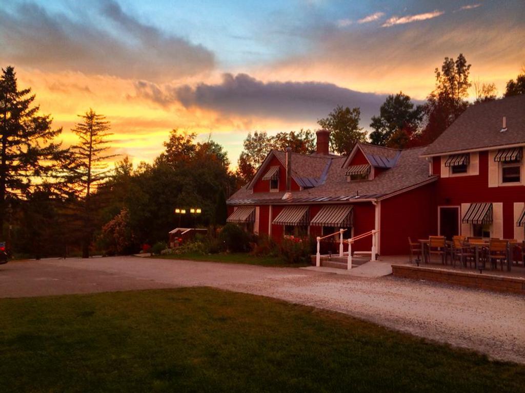 The Vermont Inn Mendon Bagian luar foto