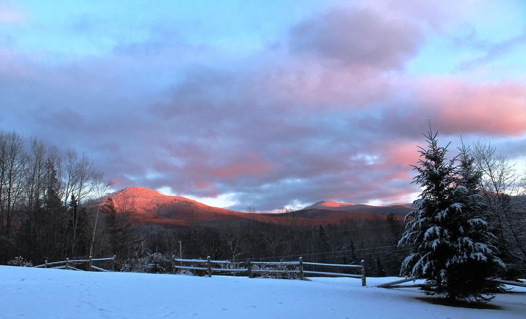 The Vermont Inn Mendon Bagian luar foto